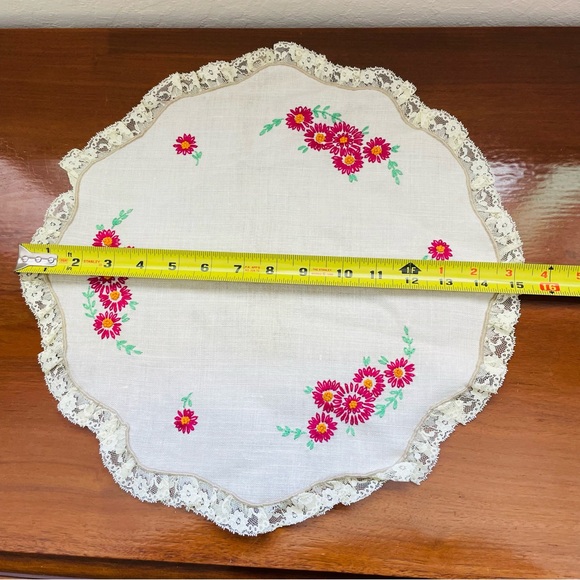 Vintage Hand-Embroidered Round White Doilies/Placemats Flowers and Lace Set of 2 - Picture 10 of 10